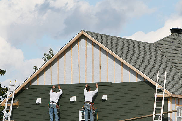 Professional Vinyl Siding technician working in Keene, TX
